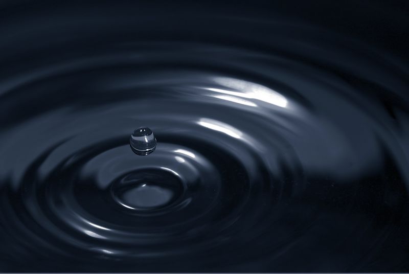 ملف:Wassertropfen.jpg