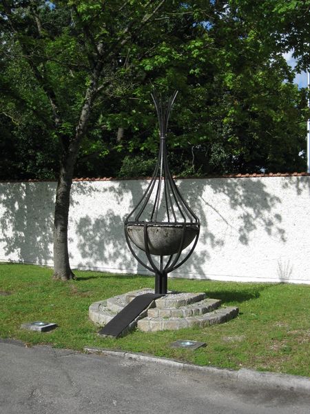 ملف:FFB Olympia-Denkmal Fliegerhorst.jpg