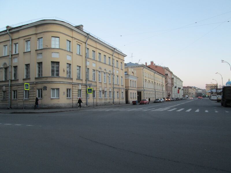 ملف:Nikolskaya Square (St.Petersburg).jpg