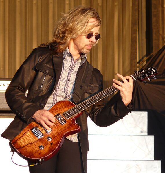 ملف:TommyShaw.JPG