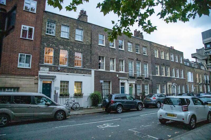 ملف:4-8, Pratt Walk Se11.jpg