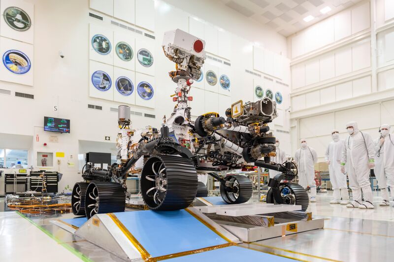 ملف:PIA23499-Mars2020Rover-FirstTestDrive-20191217a.jpg