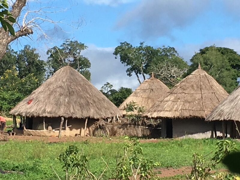 ملف:Rundhäuser 9497.jpg