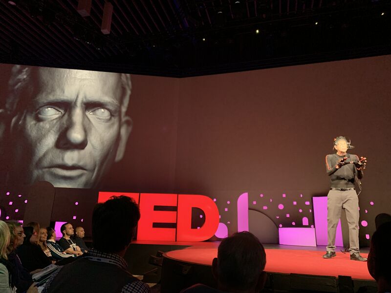 ملف:DigiDoug DeepFake at TED2019.jpg