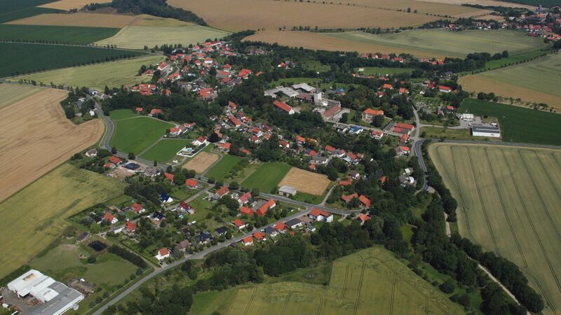 ملف:Lüttgenrode, Luftaufnahme 2014.JPG