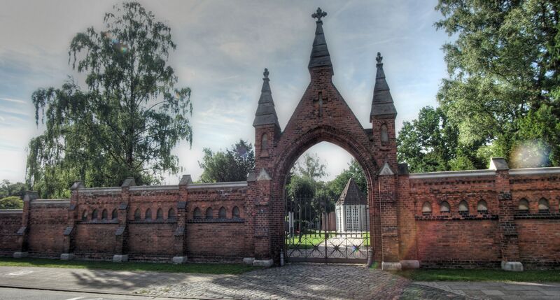 ملف:Stadtfriedhof Nackenberg Hannover Kleefeld.jpg