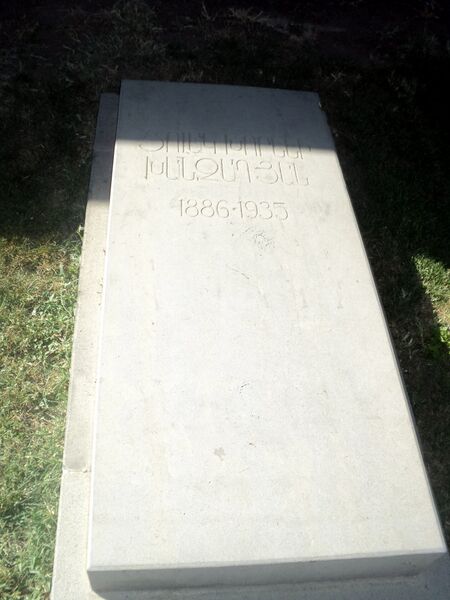 ملف:Գերեզման՝ Ցոլակ Խանզադյանի.jpg