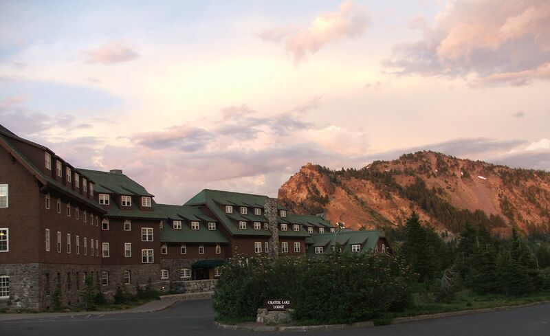 ملف:0707 Crater Lake Lodge.JPG