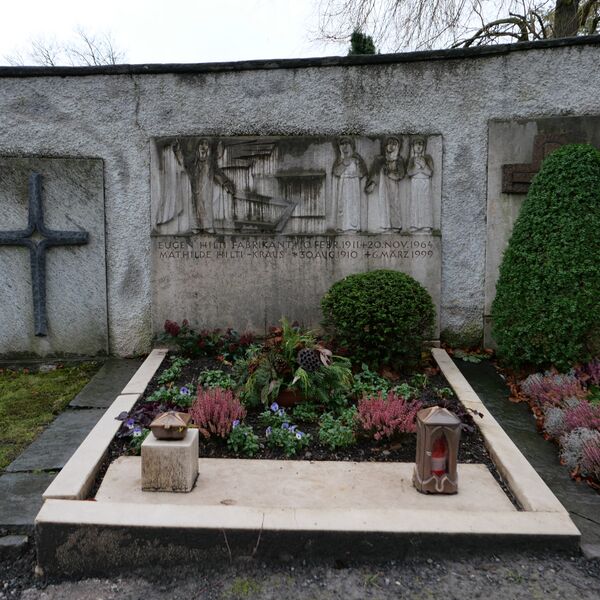 ملف:GraveEugenAndMathildeHilti-SchaanCemetery RomanDeckert03012023.jpg