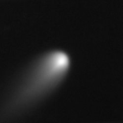 ISON Comet captured by HST, April 10-11, 2013.jpg