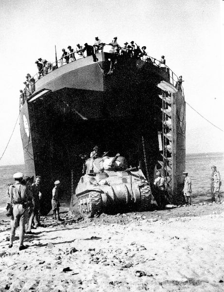 ملف:LST Sicily.jpg