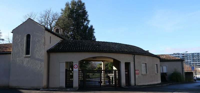 ملف:CimetiereDeChatelaine-Gate RomanDeckert30122021.jpg