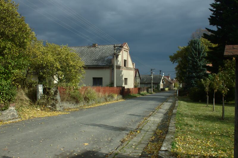 ملف:Dubnice, silnice III.jpg