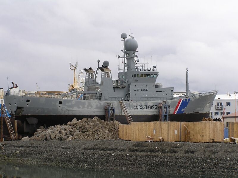 ملف:Icelandic warship.jpg