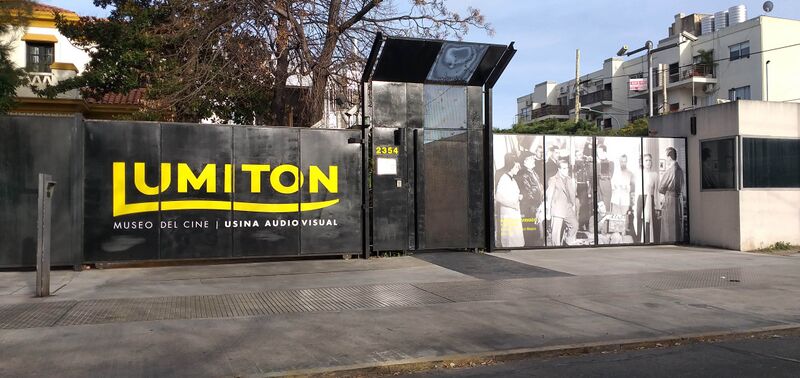 ملف:Lumiton museo cine munro.jpg