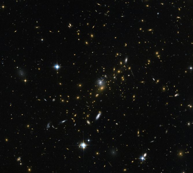 ملف:Magnifying the distant Universe.jpg