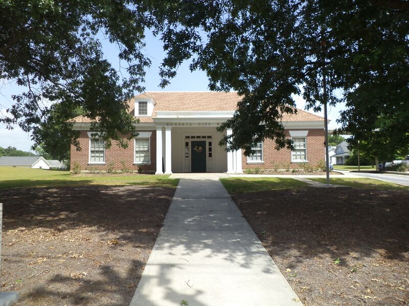 ملف:Roberta City Hall.JPG