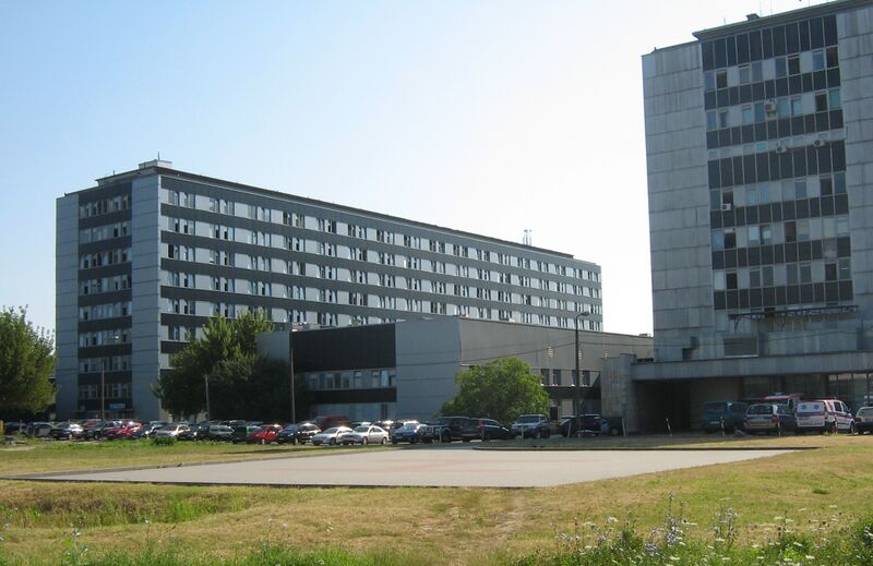 ملف:Szpital Banacha lądowisko.jpg