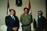 عرفات مع الرئيس العراقي صدام حسين والرئيس المصري حسني مبارك، أكتوبر 1988.