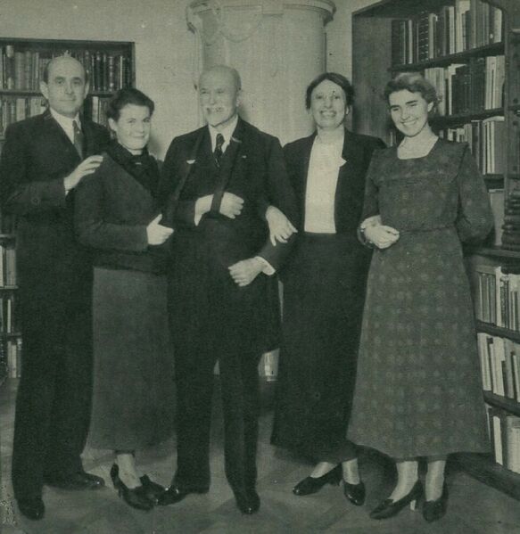 ملف:Anna Masaryková (1911-1996).jpg