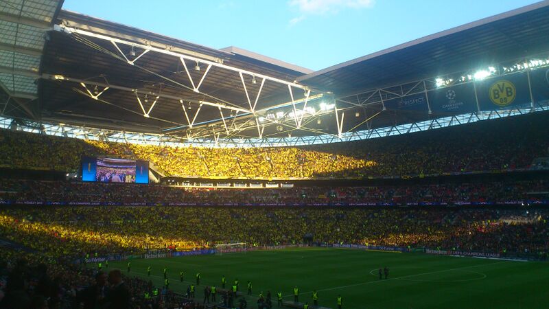 ملف:BVB-Fans in Wembley.jpg