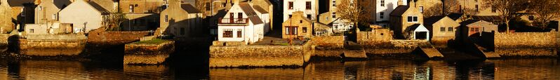 ملف:Stromness banner waterfront.jpg