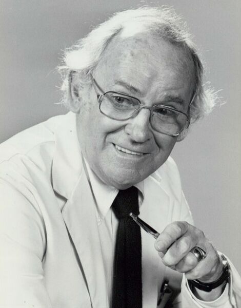 ملف:Barnard hughes doc 1975.JPG