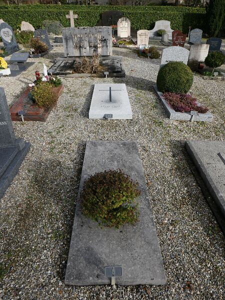 ملف:GraveEmileHornung-NouveauCimetiereDeCologny RomanDeckert24122022.jpg