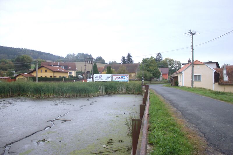 ملف:Hoštičky, rybník II.jpg