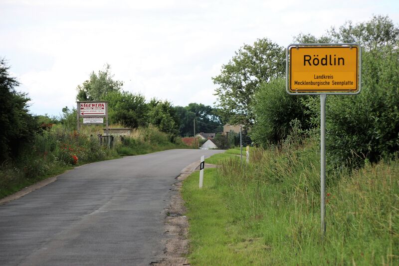 ملف:Rödlin - OE SW.jpg