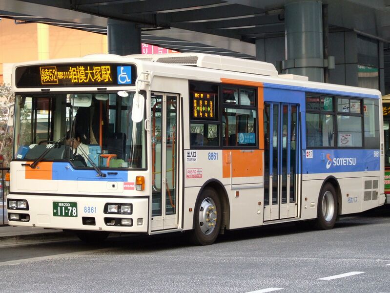 ملف:Sotetsu Bus 8861.jpg