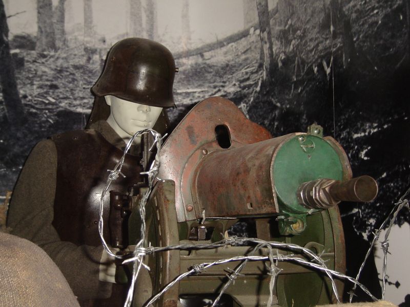 ملف:Armouredgermanmachinegunnerworldwari.JPG