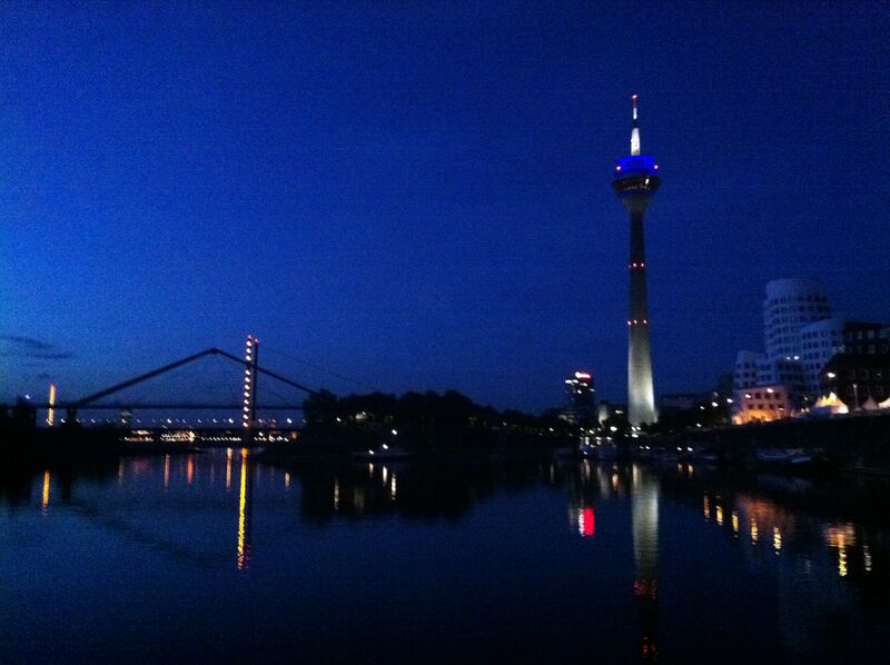 ملف:Düsseldorf Midnight view.jpg