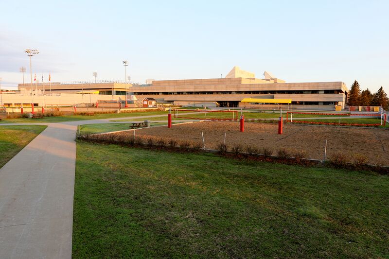 ملف:Laval University PEPS 10.jpg