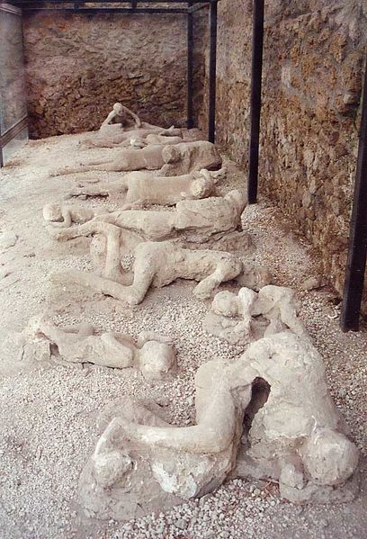 ملف:Pompeii Garden of the Fugitives 02.jpg