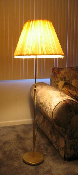 ملف:Floor lamp (5906).JPG