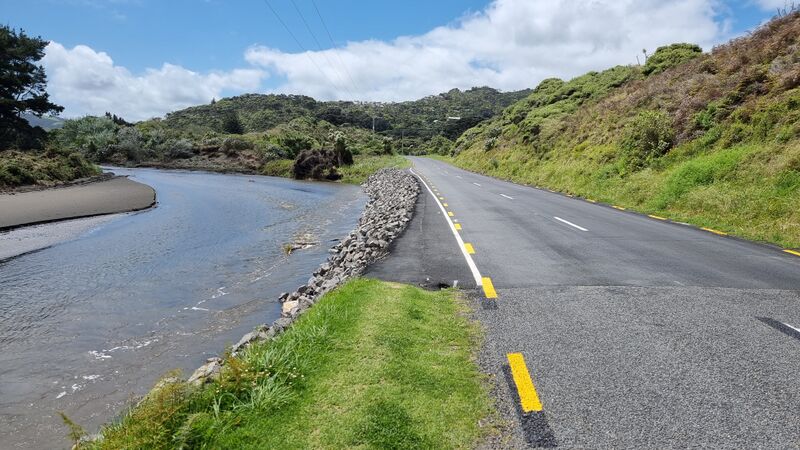 ملف:Waitakere River 20211102 133451.jpg