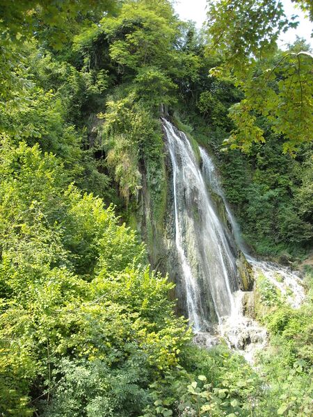 ملف:Waterfall geoagiu.jpg