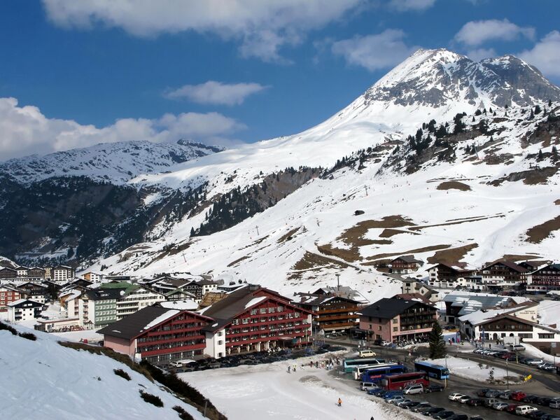 ملف:Zürs AnsichtO.jpg