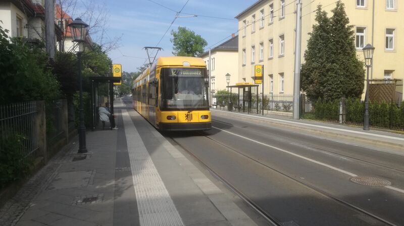 ملف:2020-05-09 Tram Haltestelle Striesen, Ludwig-Hartmann-Straße für ...