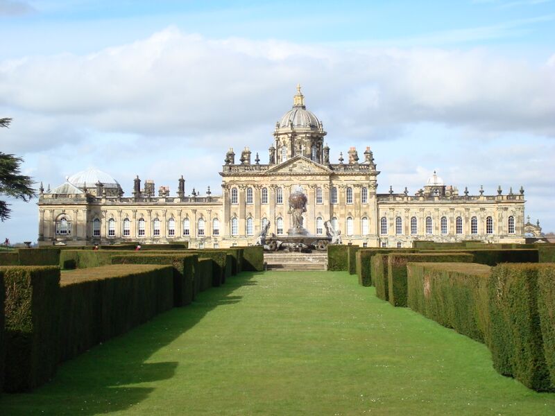 ملف:Castle Howard and garden.jpg