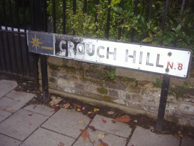 ملف:Crouch Hill sign (10335760534).jpg