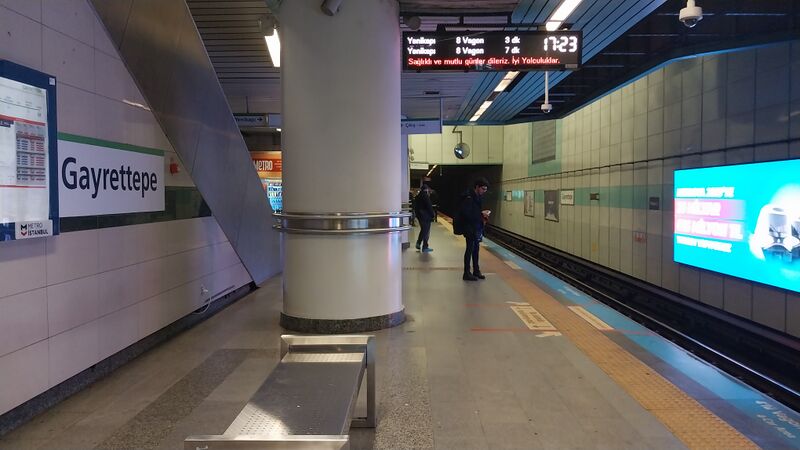 ملف:Gayrettepe metro 1.jpg