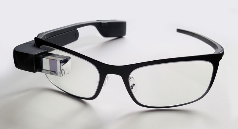 ملف:Google Glass with frame.jpg