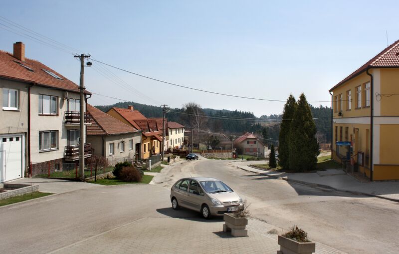 ملف:Uhřínov, main square.jpg