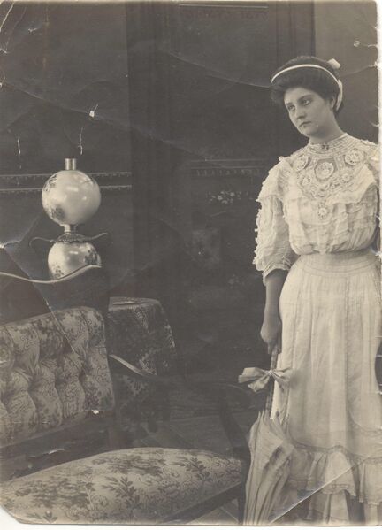 ملف:Anna solo 1.jpg