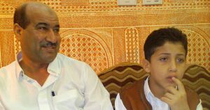 بلال أحمد بلال ونجله أحمد بعد تحريره من الخطف (2010)