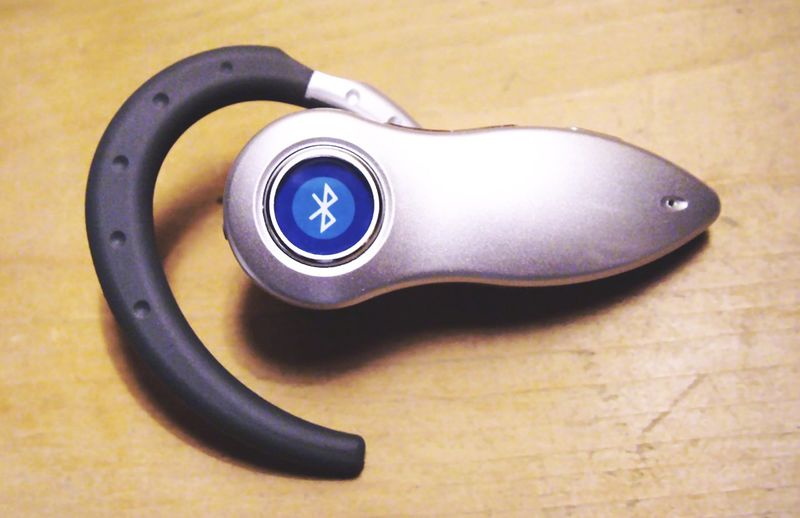 ملف:Bluetooth headset.jpg