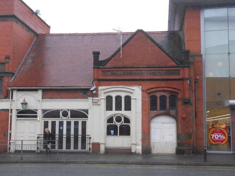ملف:Fallowfield Station.jpg