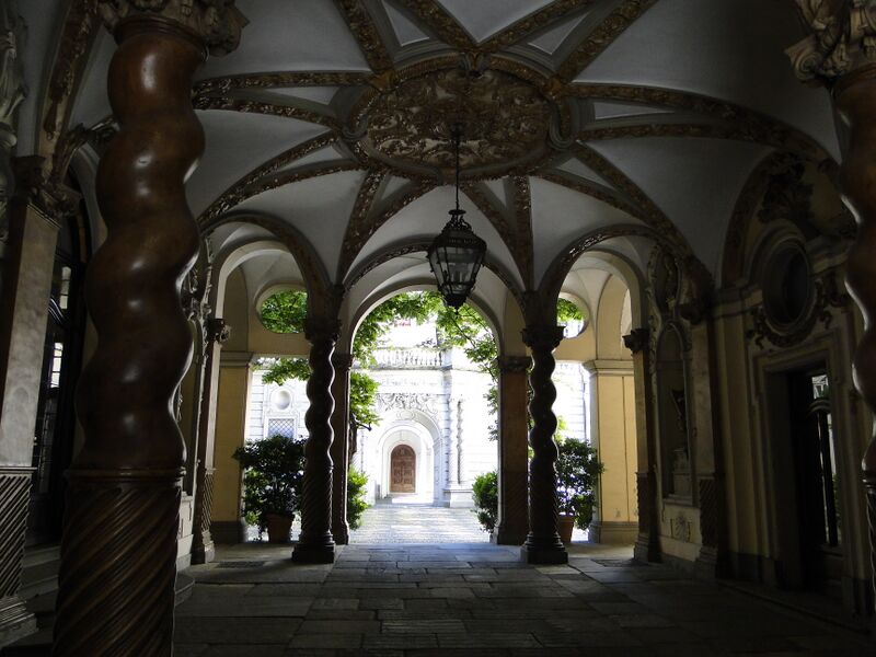 ملف:Atrio Pal.AsinariSan Marzano.JPG